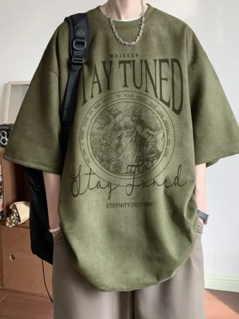Military green short sleeved Baggy “Stay Tuned”
