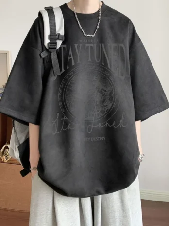 Military green short sleeved Baggy “Stay Tuned”